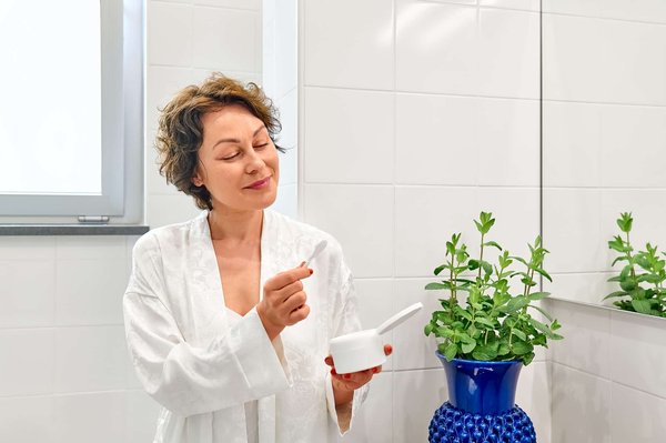 How can hydration monitoring systems aid tennis players during high-temperature matches?